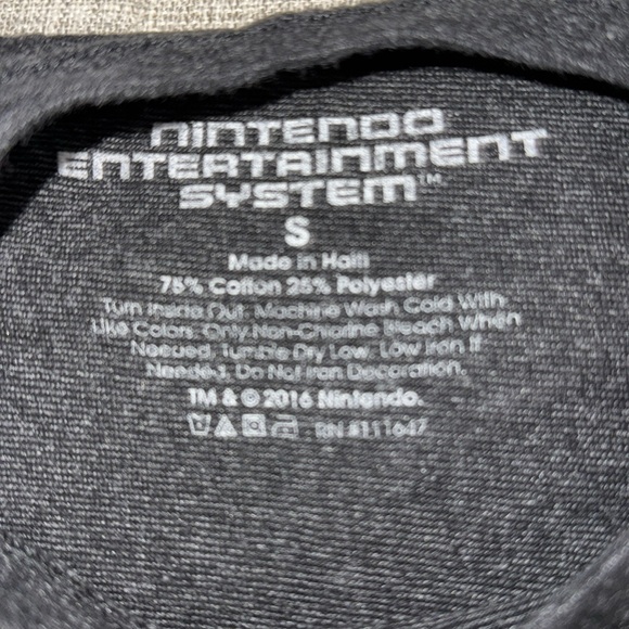 Nintendo T Shirt Size Small Unisex Grey Old School Controller - Picture 4 of 4